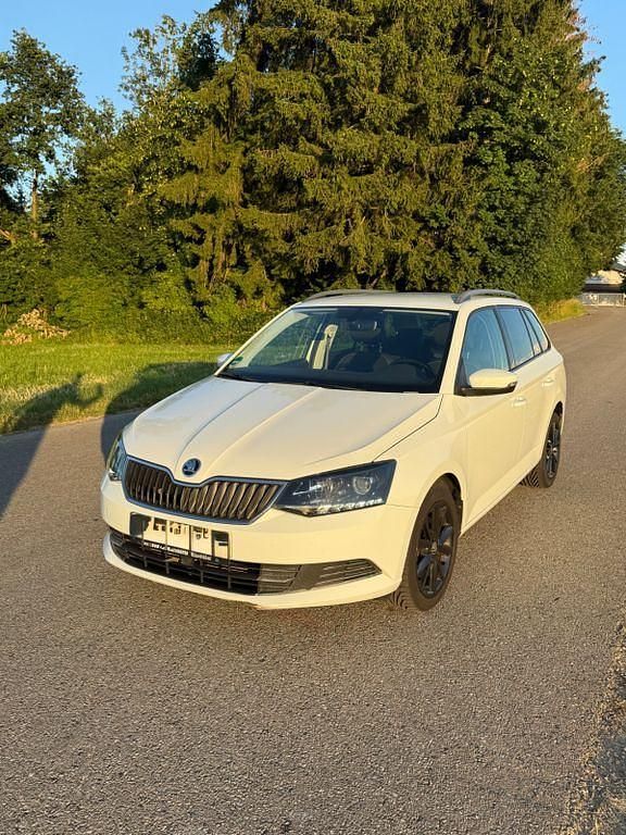 Weiß Gebraucht 2015 Skoda Fabia Ambition Kombi | 8.300 € (Superpreis) - Bild 1/4