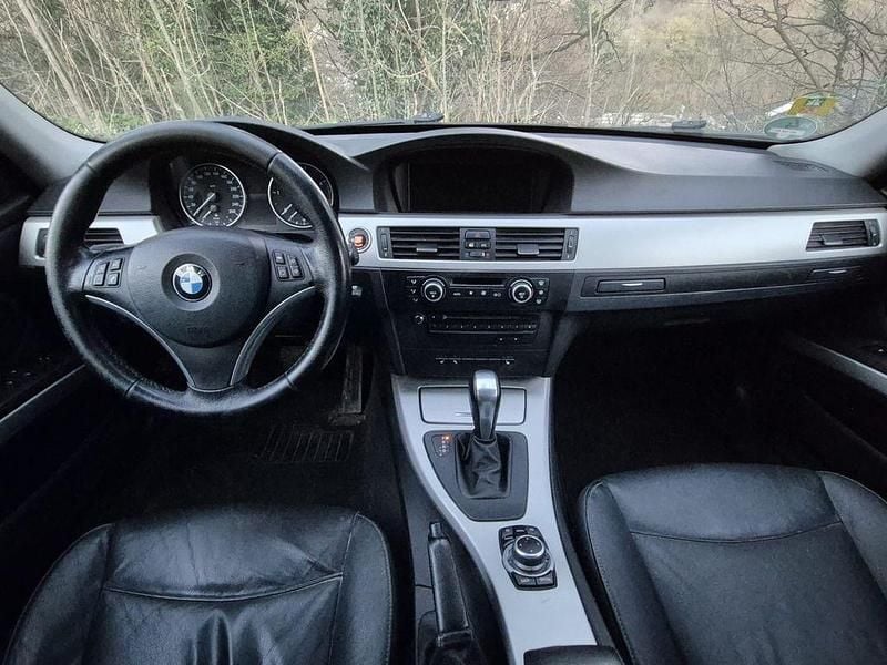 Gebraucht BMW 320 177 PS (130 kW) 2009 Schwarz Limousine