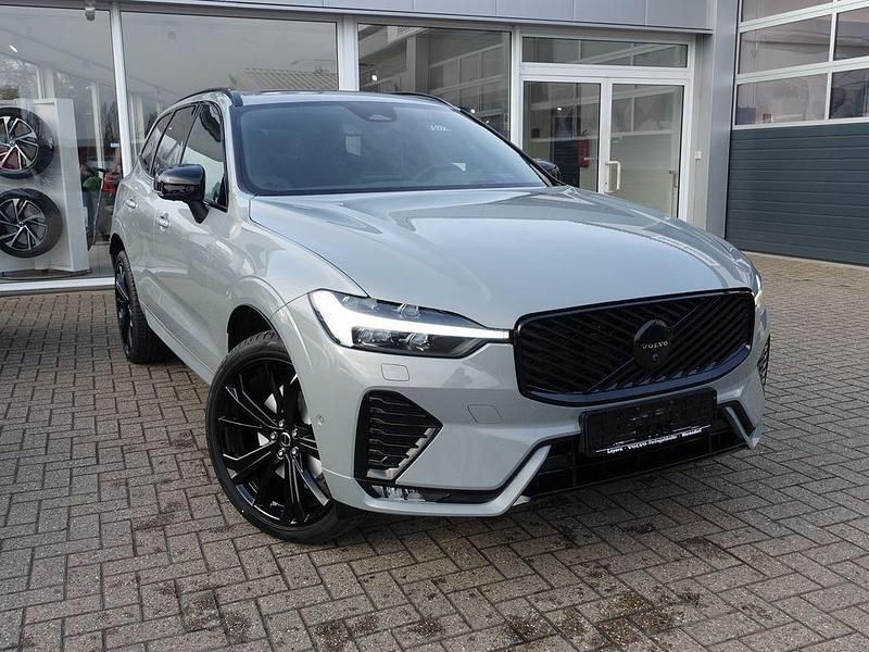 Neu Volvo XC60 Plus 250 PS (183 kW) 2026 Grau SUV