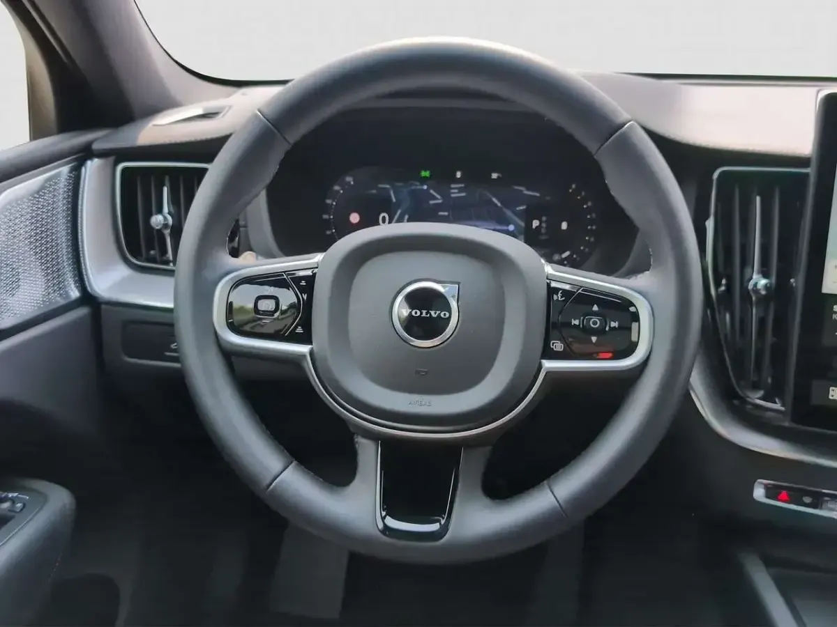 Gebraucht Volvo XC60 Ultra 250 PS (183 kW) 2025 Onyx black SUV