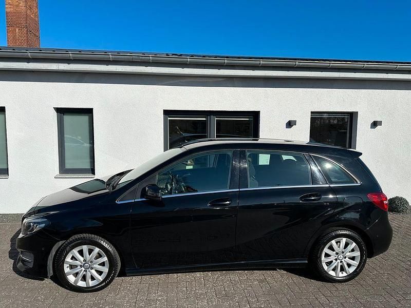 Gebraucht Mercedes B180 109 PS (80 kW) 2017 Schwarz Van / Kleinbus