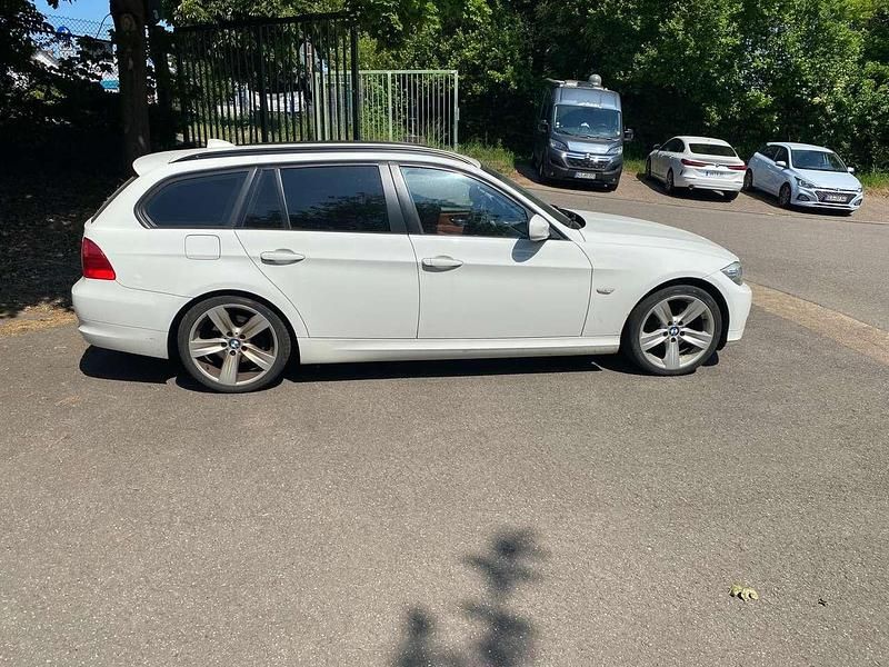 Gebraucht BMW 320 Exclusive 163 PS (119 kW) 2011 Kombi