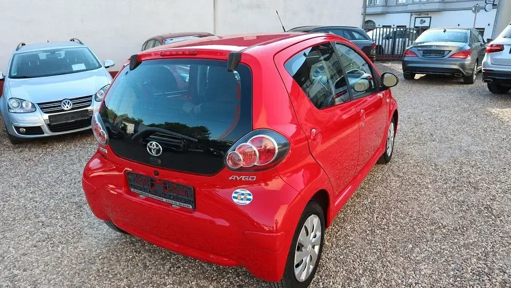 Gebraucht Toyota Aygo Cool 68 PS (50 kW) 2013 Rot Kleinwagen