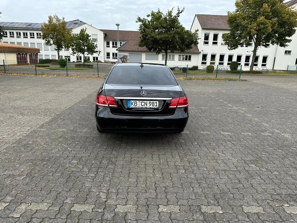 Gebraucht Mercedes E200 136 PS (100 kW) 2015 Schwarz Limousine