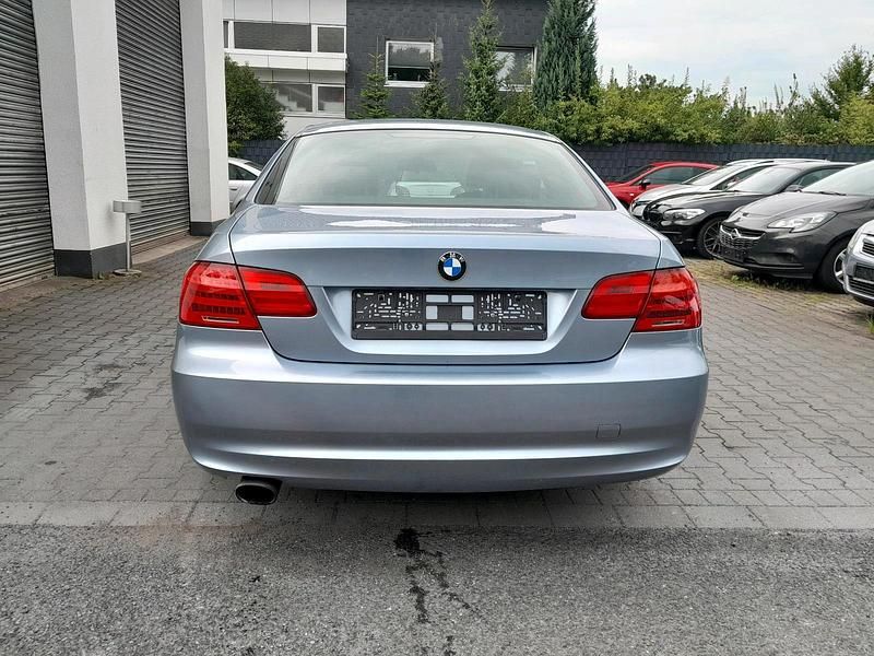 Gebraucht BMW 318 Comfort Edition 143 PS (105 kW) 2010 Grau Coupé