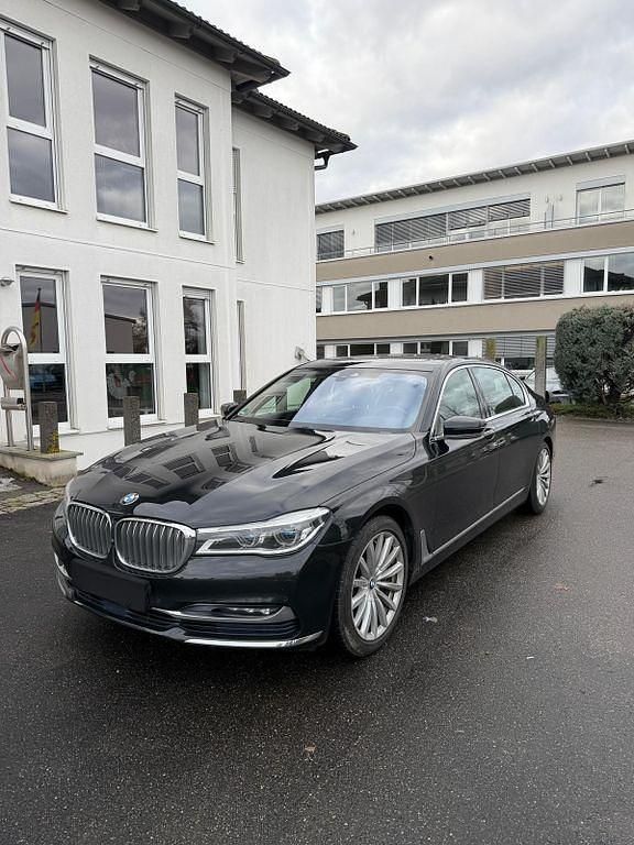 Gebraucht BMW 750 Executive 449 PS (330 kW) 2016 Schwarz Limousine