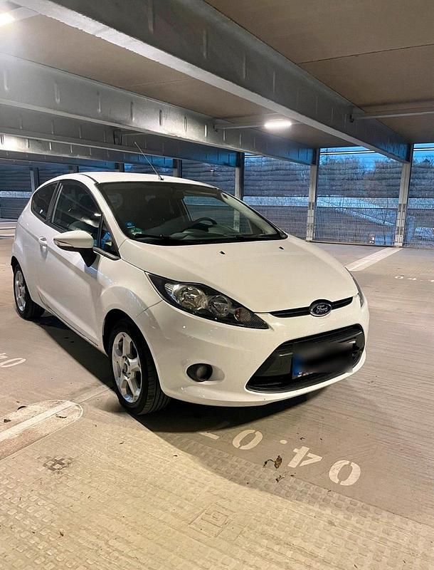 Gebraucht Ford Fiesta 82 PS (60 kW) 2011 Weiß Kleinwagen