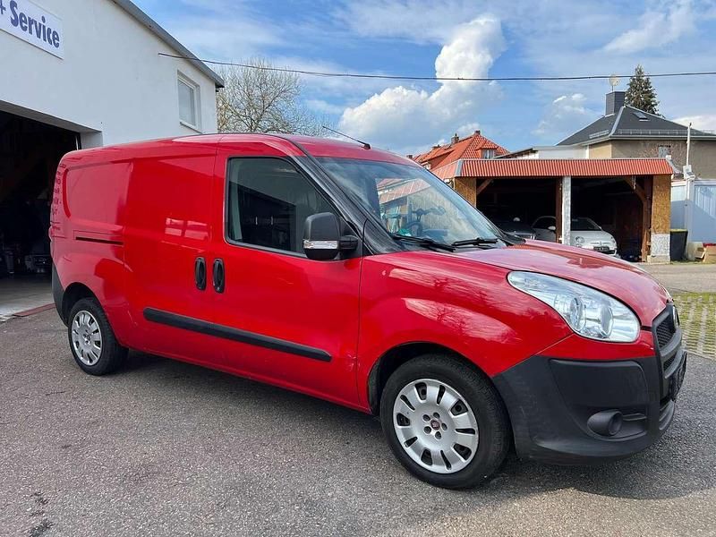 Gebraucht Fiat Doblò Basis 95 PS (69 kW) 2014 Colore esterno (rot) Van / Kleinbus