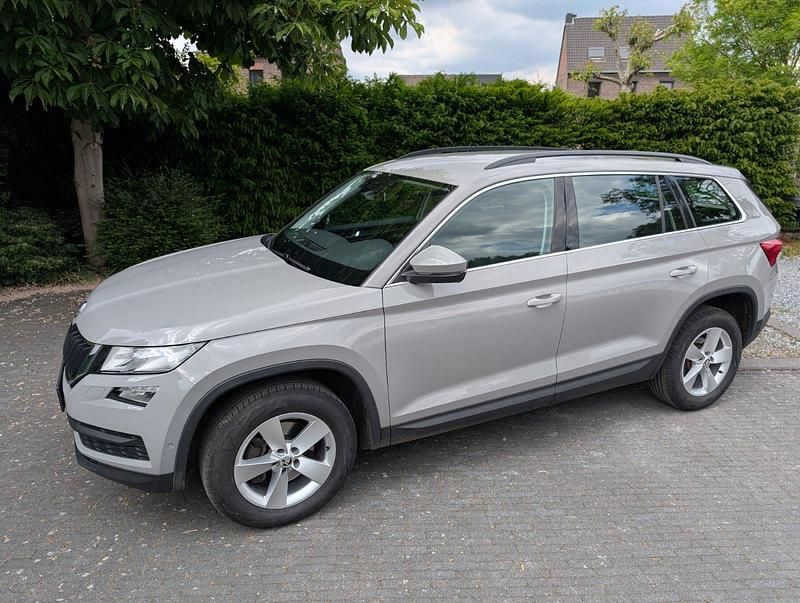 Grau Gebraucht 2019 Skoda Kodiaq Ambition SUV | 22.499 € (Fairer Preis) - Bild 1/4