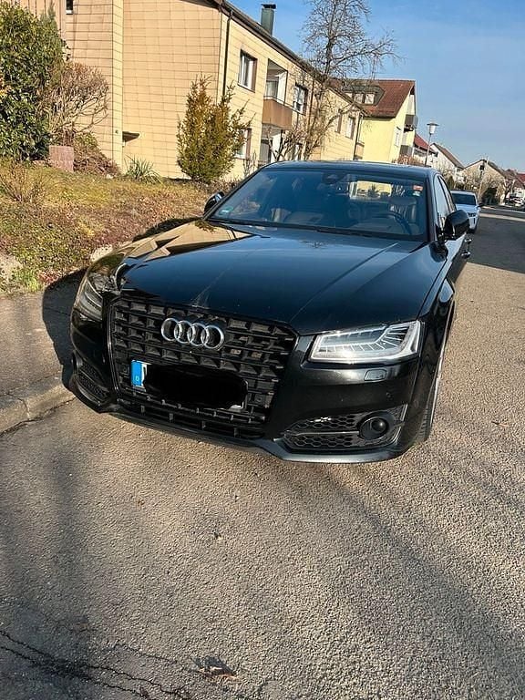 Schwarz Gebraucht 2017 Audi S8 plus Sport Limousine | 37.000 € - Bild 1/4