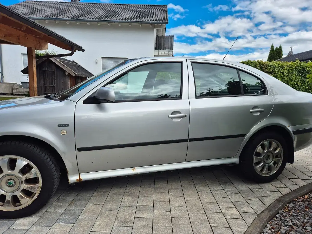 Używany Skoda Octavia Style 116 KM (85 kW) 2004 Srebrny Sedan/Limuzyna