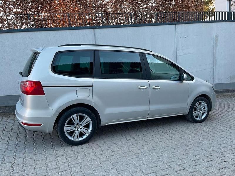 Silber Gebraucht 2013 Seat Alhambra Van / Kleinbus | 10.700 € (Fairer Preis) - Bild 1/4