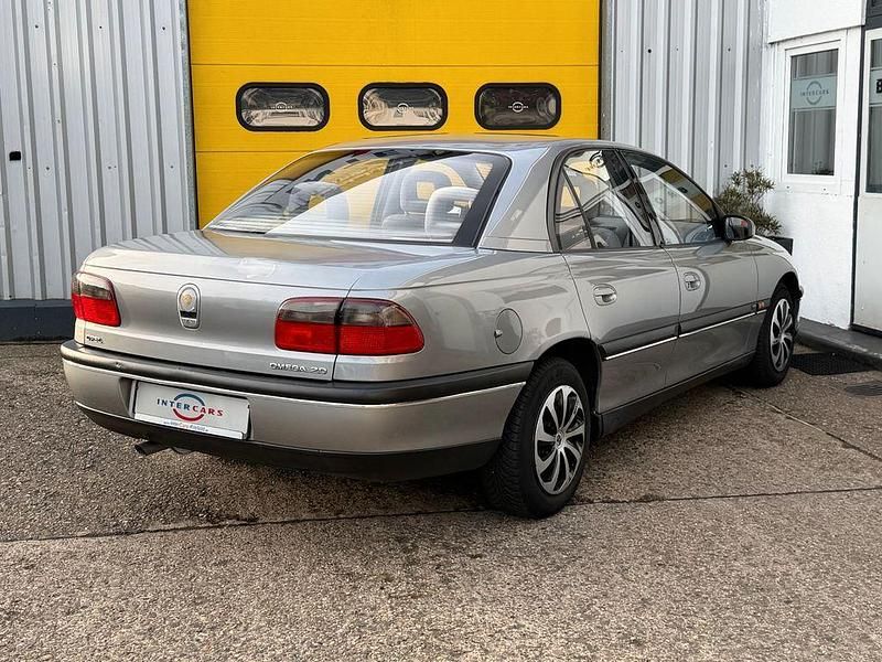 Gebraucht Opel Omega 116 PS (85 kW) 1995 Beige Limousine