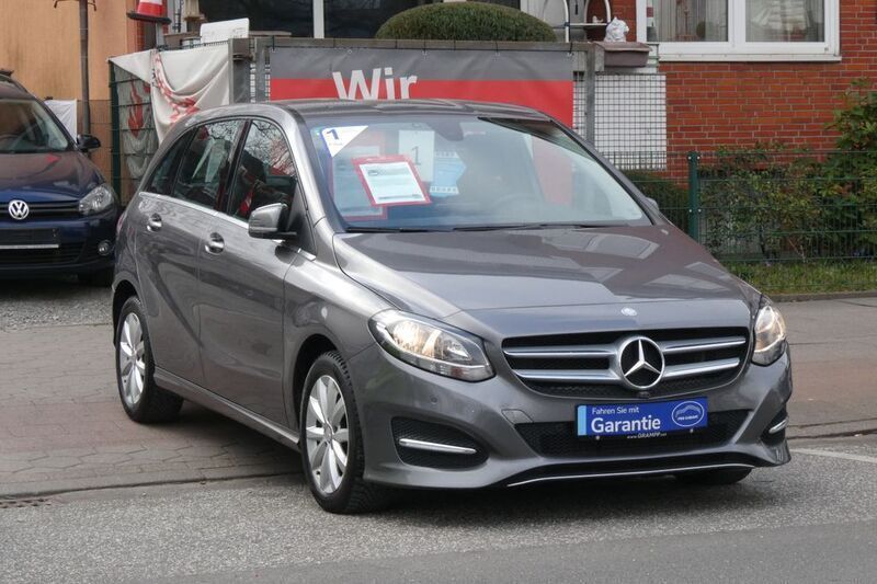 Grau Gebraucht 2016 Mercedes B180 Van / Kleinbus | 16.850 € (Fairer Preis) - Bild 1/4