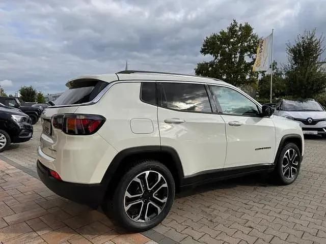 Alpine white/weiß Gebraucht 2021 Jeep Compass Limited SUV | 23.585 € (Fairer Preis) - Bild 1/2
