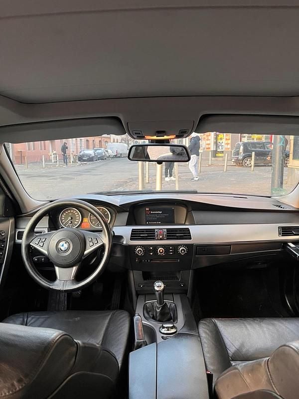 Gebraucht BMW 525 177 PS (130 kW) 2005 Blau Kombi