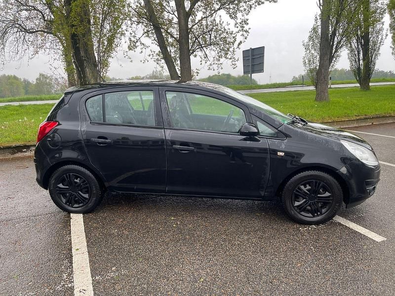 Używany Opel Corsa Selection 80 KM (58 kW) 2009 Czarny Hatchback