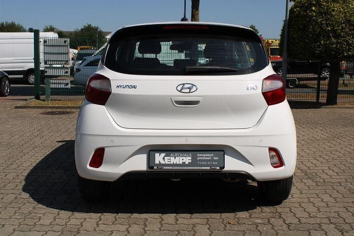 Gebraucht Hyundai i10 Trend 67 PS (49 kW) 2021 Weiß Kleinwagen