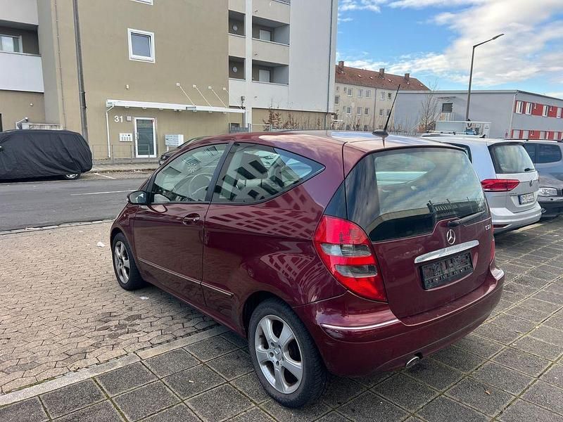 Gebraucht Mercedes A180 Avantgarde 109 PS (80 kW) 2007 Rot Limousine