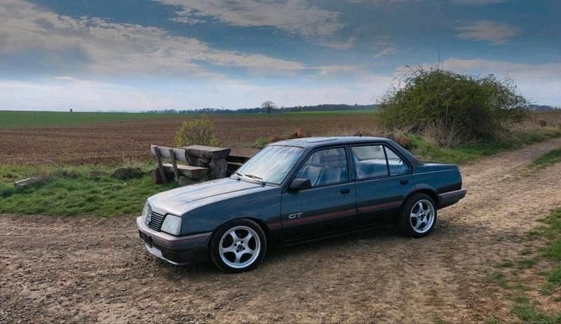 Gebraucht Opel Ascona 150 PS (110 kW) 1985 Grau Limousine
