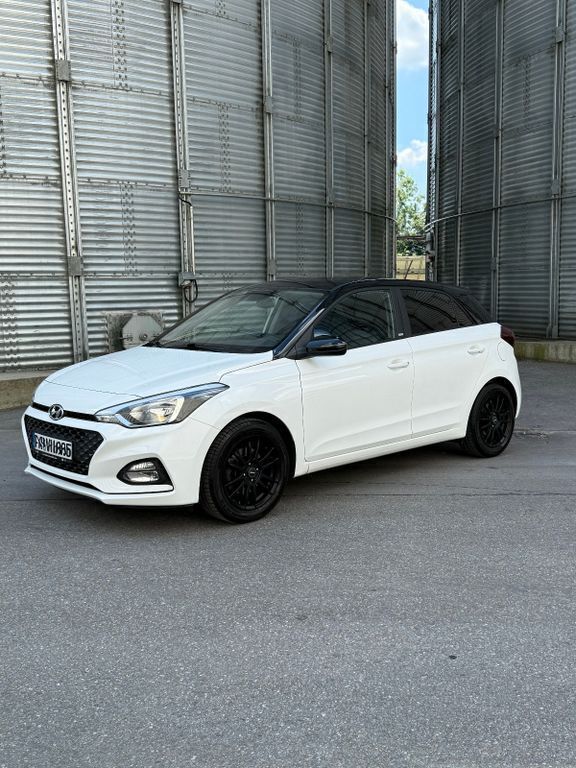 Weiß Gebraucht 2019 Hyundai i20 Limousine | 11.990 € (Fairer Preis) - Bild 1/4