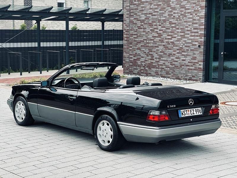 Gebraucht Mercedes E320 220 PS (161 kW) 1996 Schwarz Cabrio