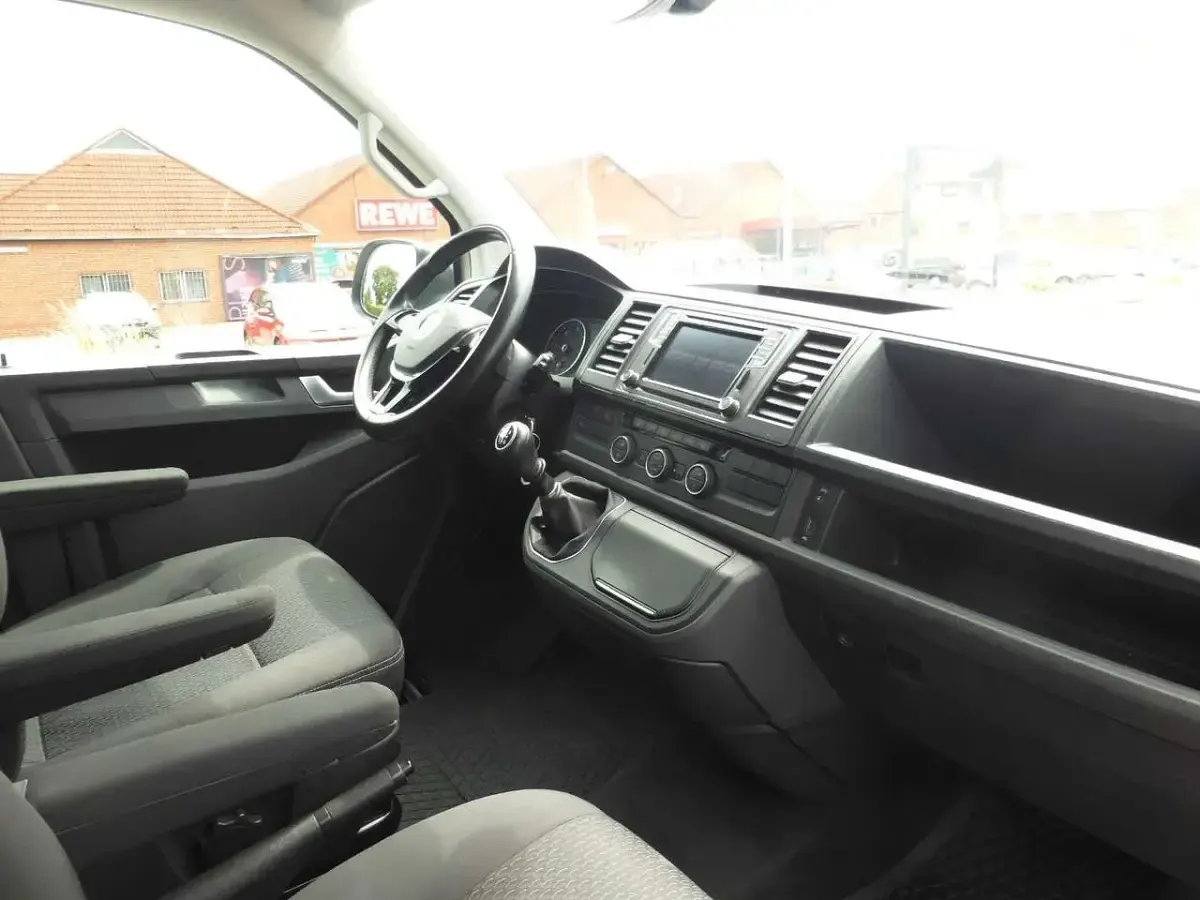 Gebraucht VW Multivan Trendline 150 PS (110 kW) 2015 Weiß Van / Kleinbus