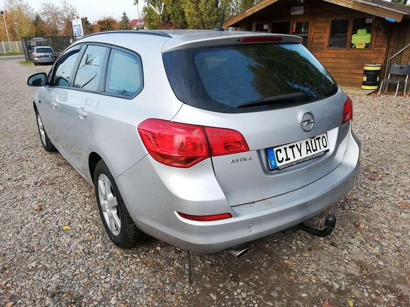 Gebraucht Opel Astra Edition 120 PS (88 kW) 2011 Silber Kombi