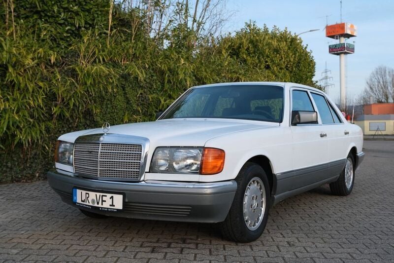 Weiß Gebraucht 1987 Mercedes S260 SE Limousine | 5.900 € - Bild 1/4