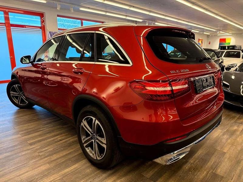 Gebraucht Mercedes GLC250 211 PS (155 kW) 2018 Rot SUV