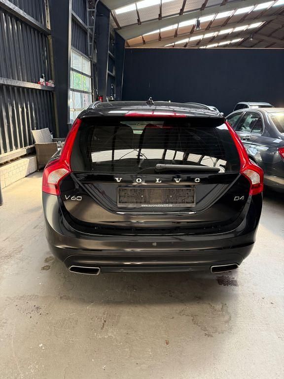 Gebraucht Volvo V60 Momentum 181 PS (133 kW) 2014 Schwarz Kombi