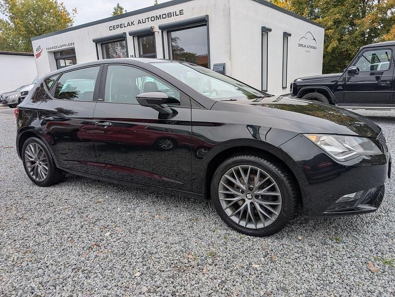 Schwarz Gebraucht 2015 Seat Leon I-Tech Kombi | 10.990 € (Fairer Preis) - Bild 1/4