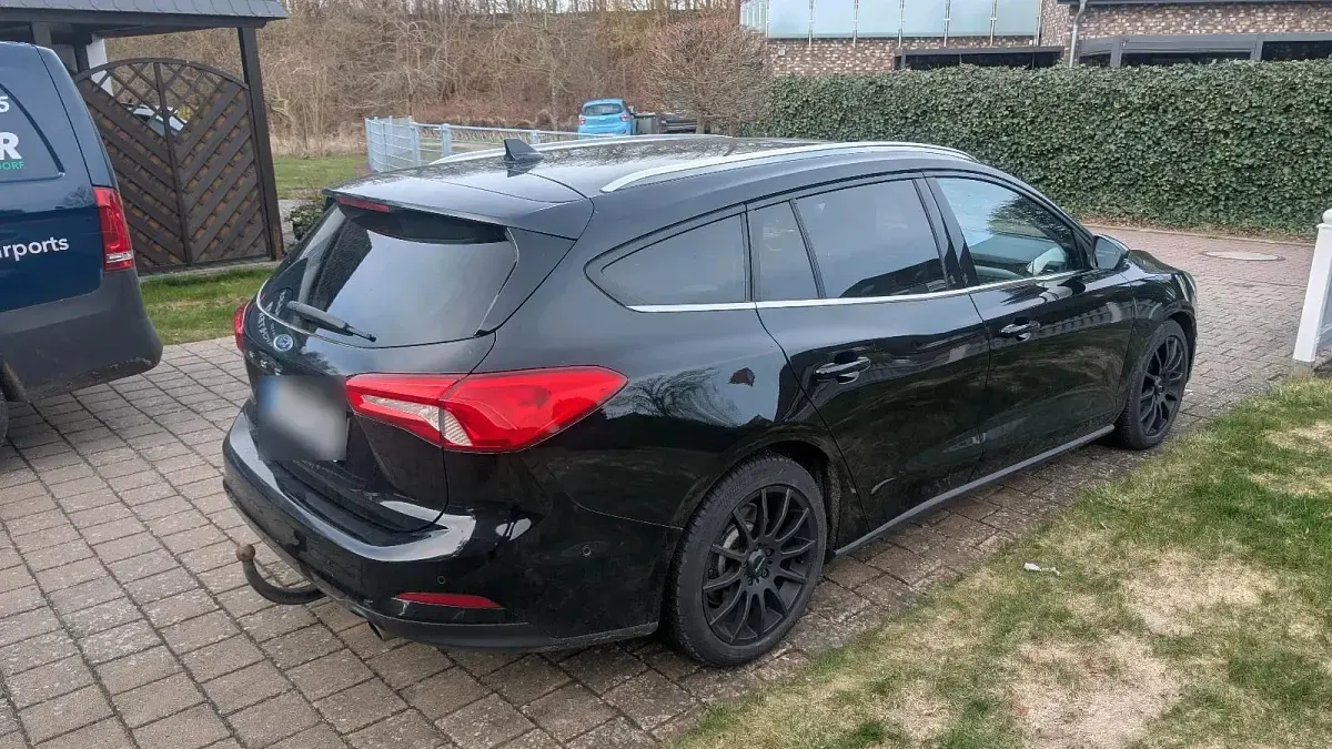 Gebraucht Ford Focus Titanium 140 PS (102 kW) 2019 Schwarz Kombi