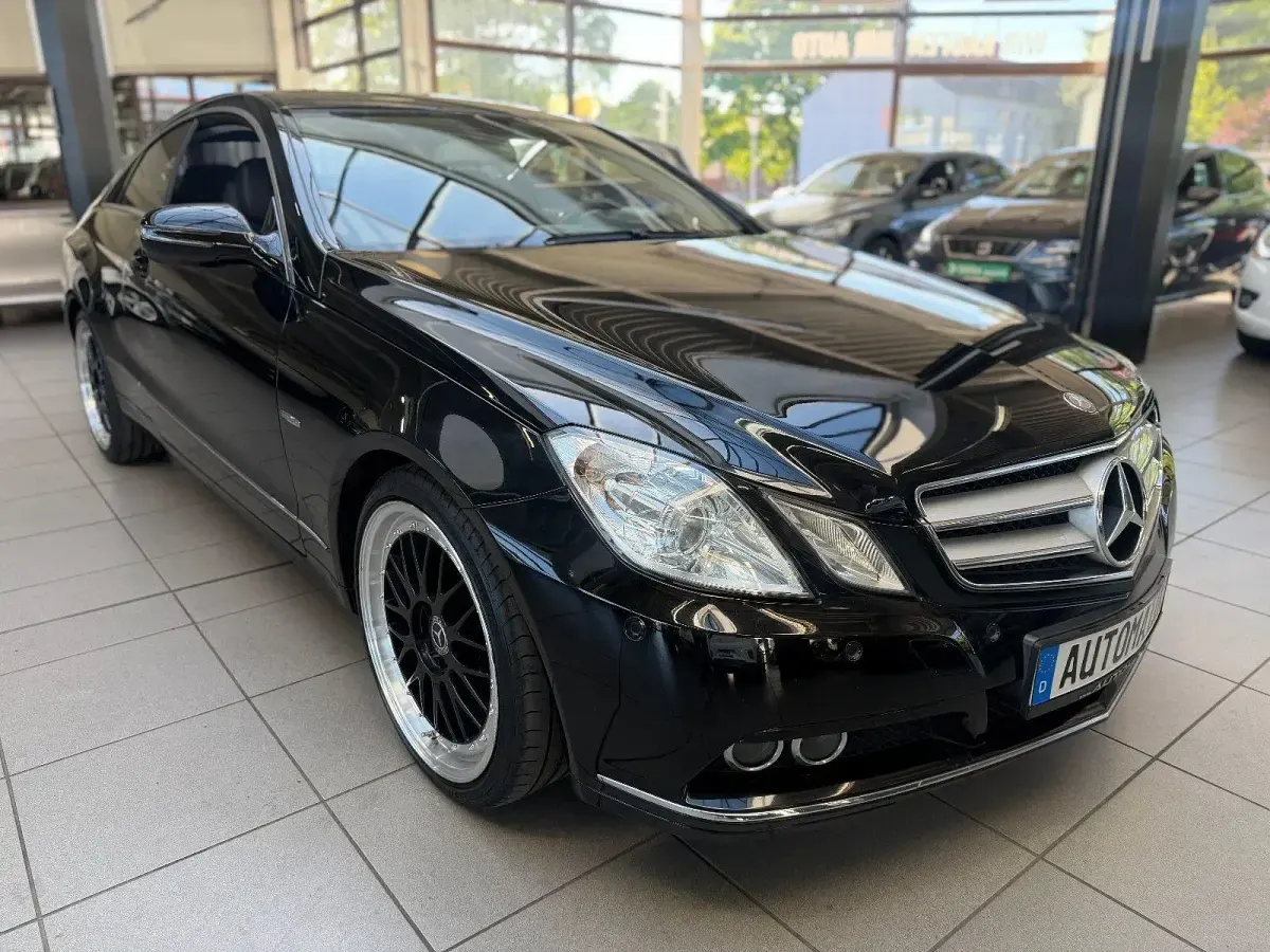 Gebraucht Mercedes E250 204 PS (150 kW) 2009 Schwarz Limousine