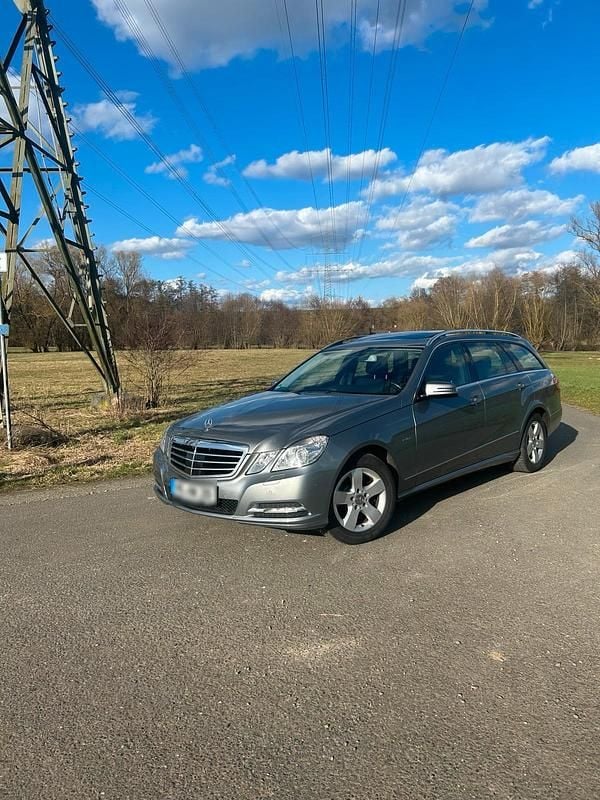 Gebraucht Mercedes E250 204 PS (150 kW) 2010 Grau Kombi