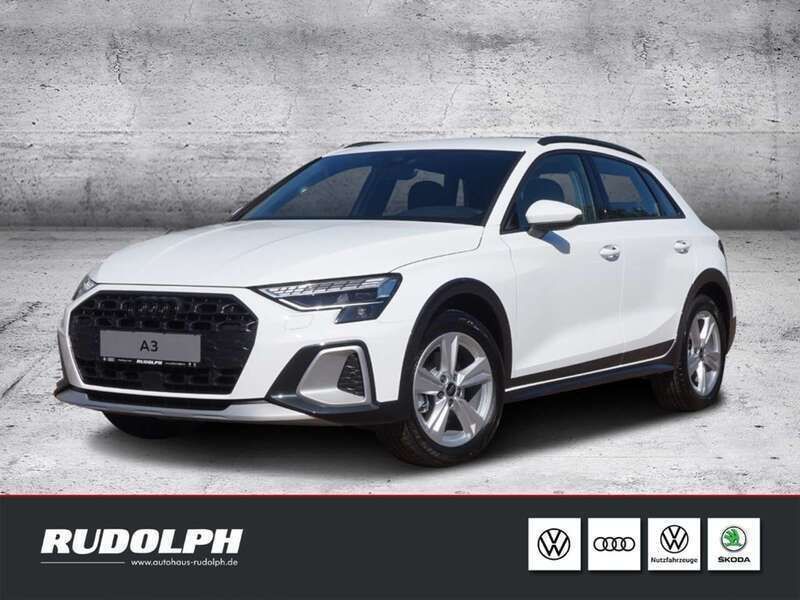 Weiss Gebraucht 2024 Audi A3 Ambiente Limousine | 36.990 € (Teuer) - Bild 1/4
