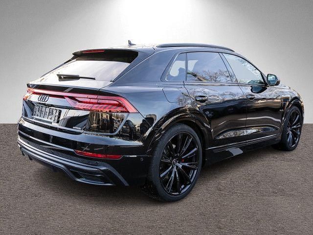 Gebraucht Audi Q8 Ambiente 381 PS (280 kW) 2023 Mythosschwarz metallic SUV