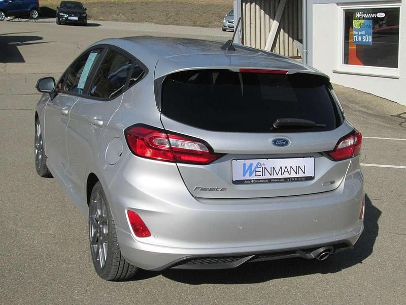 Gebraucht Ford Fiesta ST-Line 125 PS (91 kW) 2022 Polarsilber metallic Kleinwagen