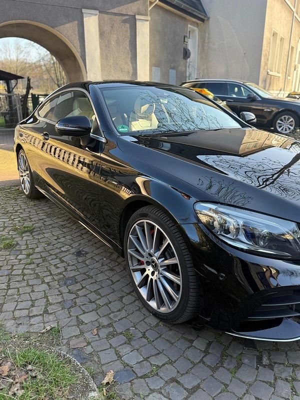 Gebraucht Mercedes C400 333 PS (244 kW) 2021 Schwarz Coupé