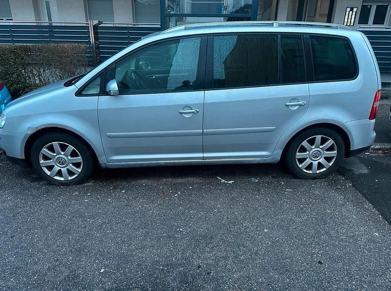 Gebraucht VW Touran 105 PS (77 kW) 2005 Silber Van / Kleinbus