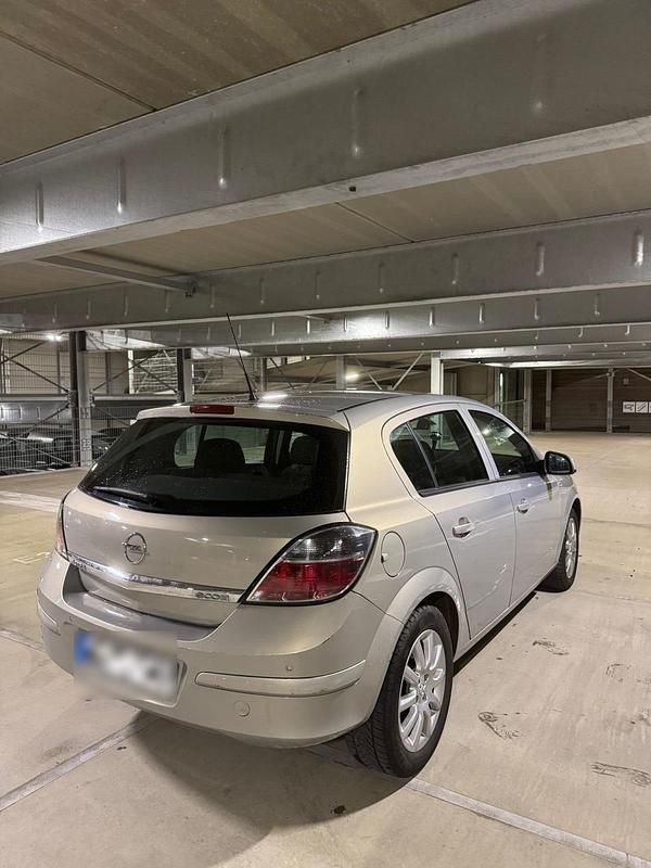 Gebraucht Opel Astra 90 PS (66 kW) 2010 Beige Kleinwagen