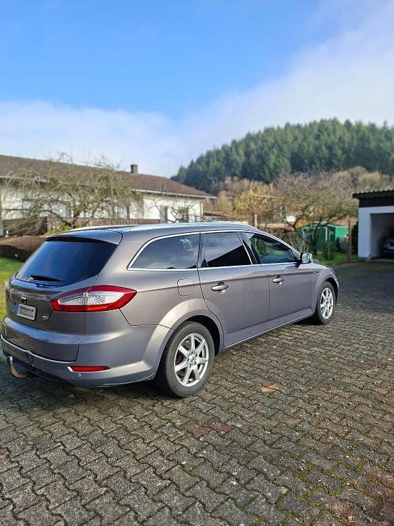 Gebraucht Ford Mondeo 140 PS (102 kW) 2013 Braun Limousine