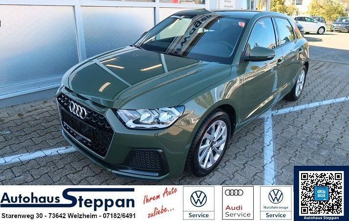 Distriktgrün metallic Gebraucht 2024 Audi A1 Sportback Advanced Plus Kleinwagen | 23.490 € (Guter Preis) - Bild 1/4