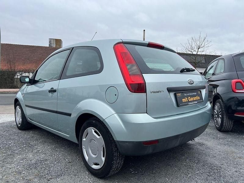Gebraucht Ford Fiesta Ambiente 69 PS (50 kW) 2004 Kleinwagen