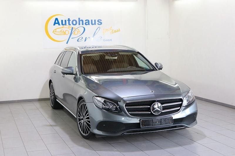Grau Gebraucht 2019 Mercedes E400 Exclusive Limousine | 24.990 € (Superpreis) - Bild 1/4