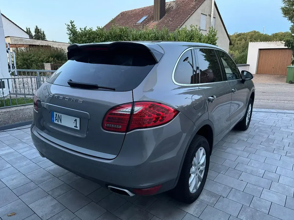 Gebraucht Porsche Cayenne 245 PS (180 kW) 2012 Grau SUV