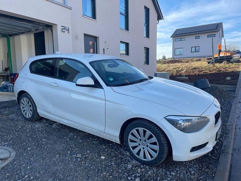 Gebraucht BMW 116 Advantage 116 PS (85 kW) 2013 Weiß Kleinwagen