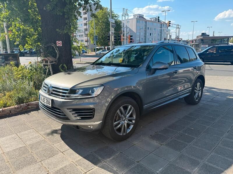 Grau Gebraucht 2015 VW Touareg R-line SUV | 22.500 € (Fairer Preis) - Bild 1/4