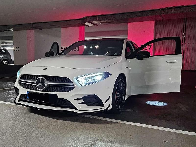 Weiß Gebraucht 2021 Mercedes A35 AMG AMG Limousine | 50.000 € - Bild 1/4