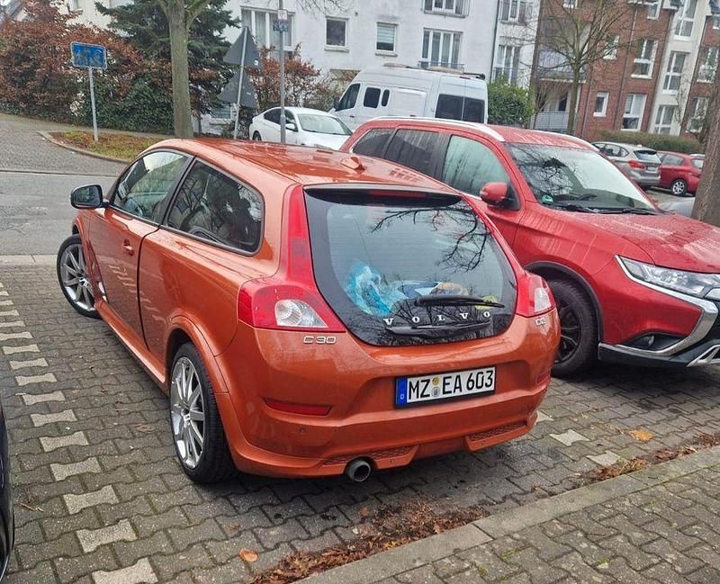 Gebraucht Volvo C30 114 PS (83 kW) 2011 Orange Kleinwagen